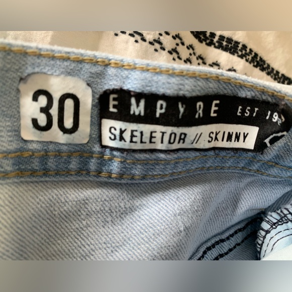 EMPYRE Skeletor//Skinny Jeans. Distressed knees. Men’s size 30. Like New! - Picture 8 of 9